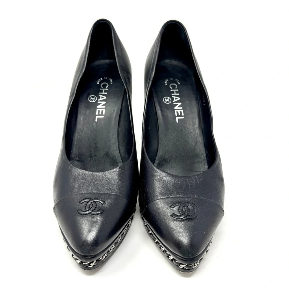 CHANEL Cap Toe Interlocking CC Chain-Trim Platform Pumps - Black Leather size 40